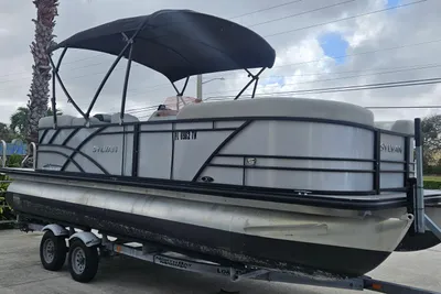 Sylvan Mirage X3 Tritoon