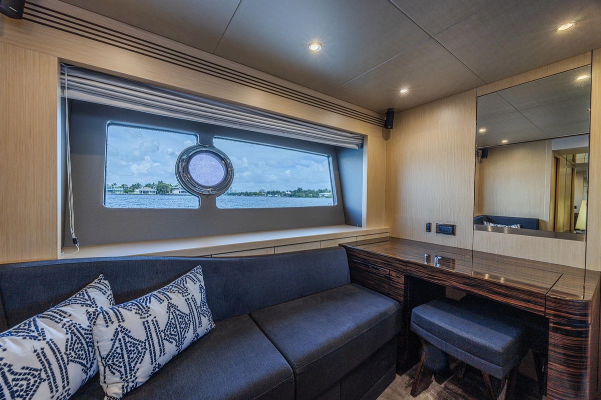 2017 Sunseeker 75 