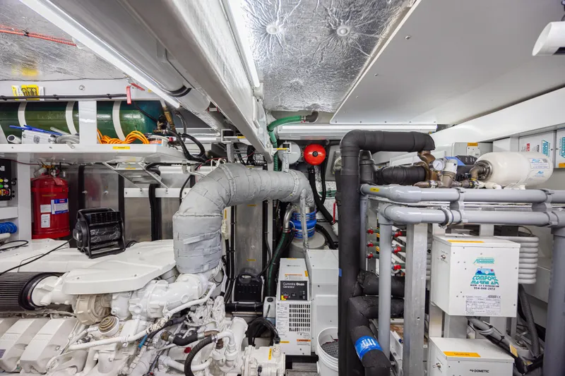 Dirty Dawg Yacht Photos Pics 