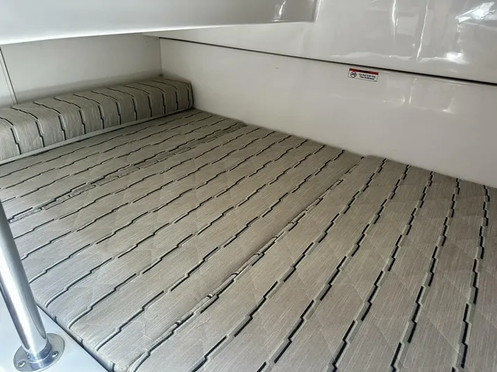  Yacht Photos Pics 2019 Pursuit Os325 Offshore - Image 28