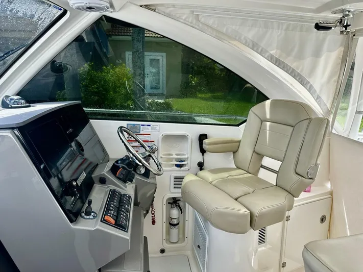  Yacht Photos Pics 2019 Pursuit Os325 Offshore - Image 22