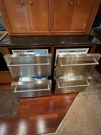 Justified Yacht Photos Pics 2001 Carver 530 Voyager Pilothouse - Image 28