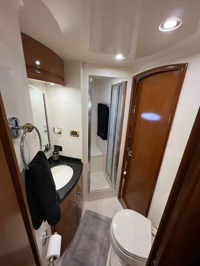 Justified Yacht Photos Pics 2001 Carver 530 Voyager Pilothouse - Image 23