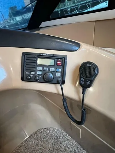 Justified Yacht Photos Pics 2001 Carver 530 Voyager Pilothouse - Image 37