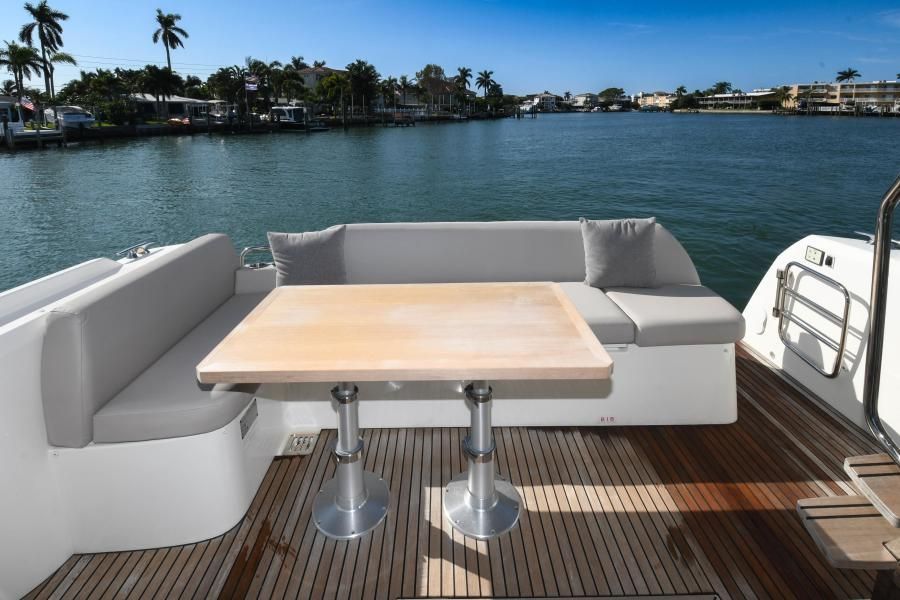 2021 Prestige 420 Flybridge