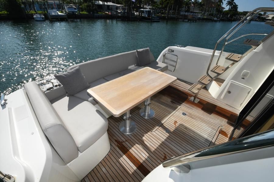 2021 Prestige 420 Flybridge