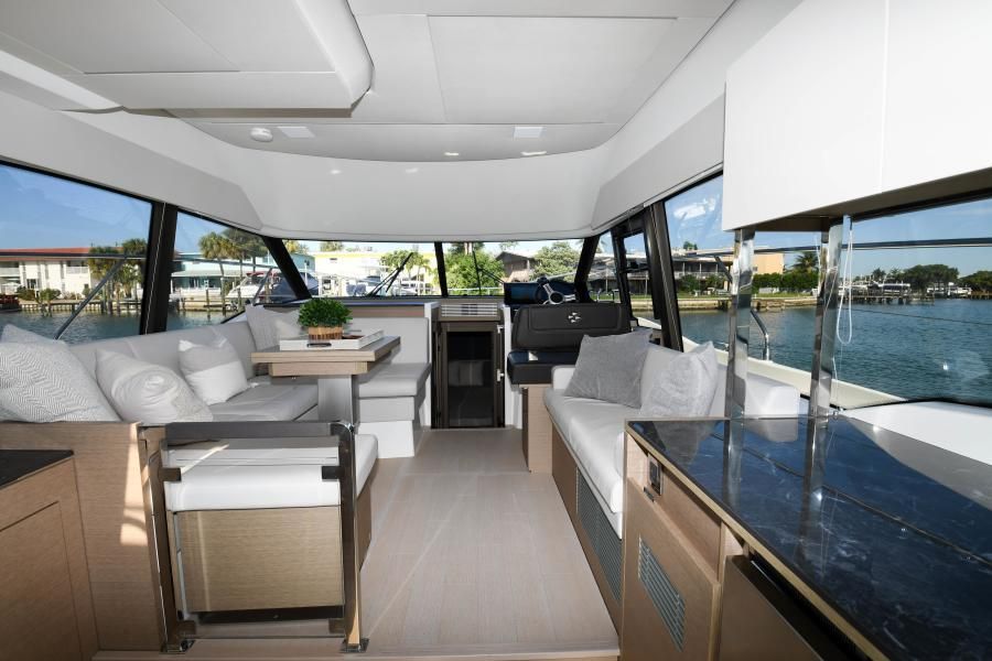 2021 Prestige 420 Flybridge