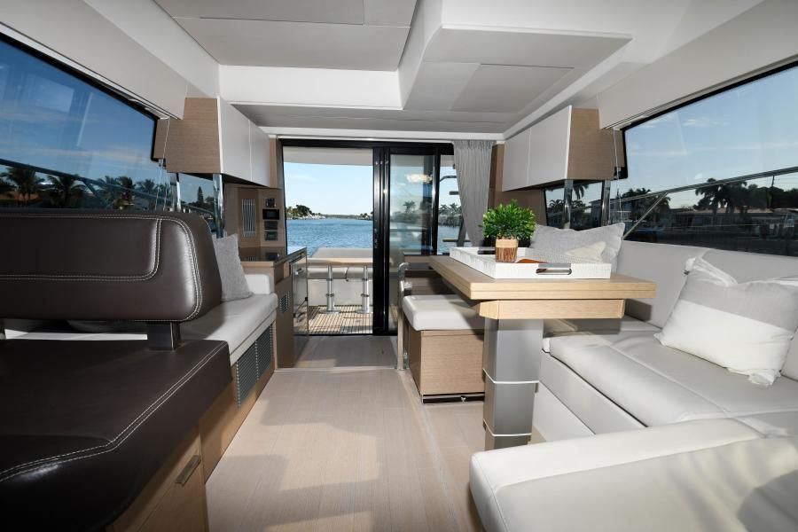 2021 Prestige 420 Flybridge