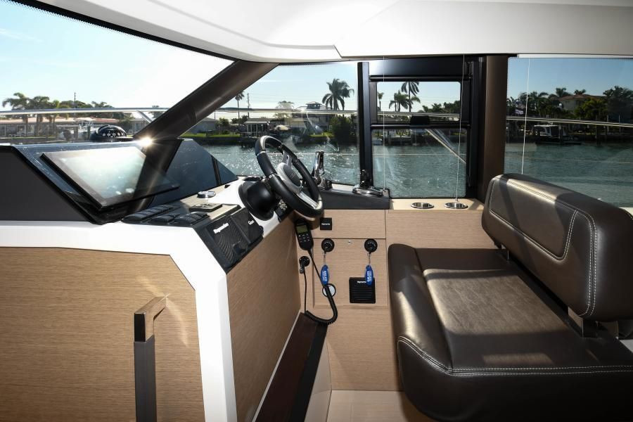 2021 Prestige 420 Flybridge