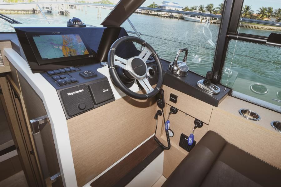 2021 Prestige 420 Flybridge