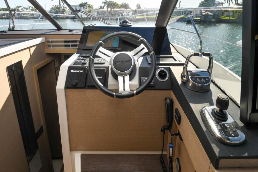 2021 Prestige 420 Flybridge