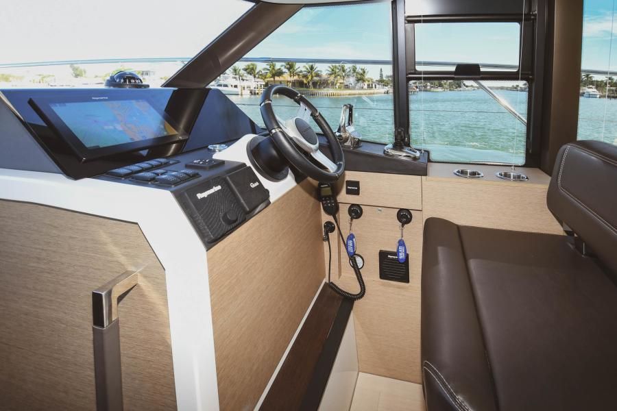 2021 Prestige 420 Flybridge