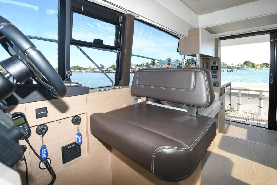 2021 Prestige 420 Flybridge