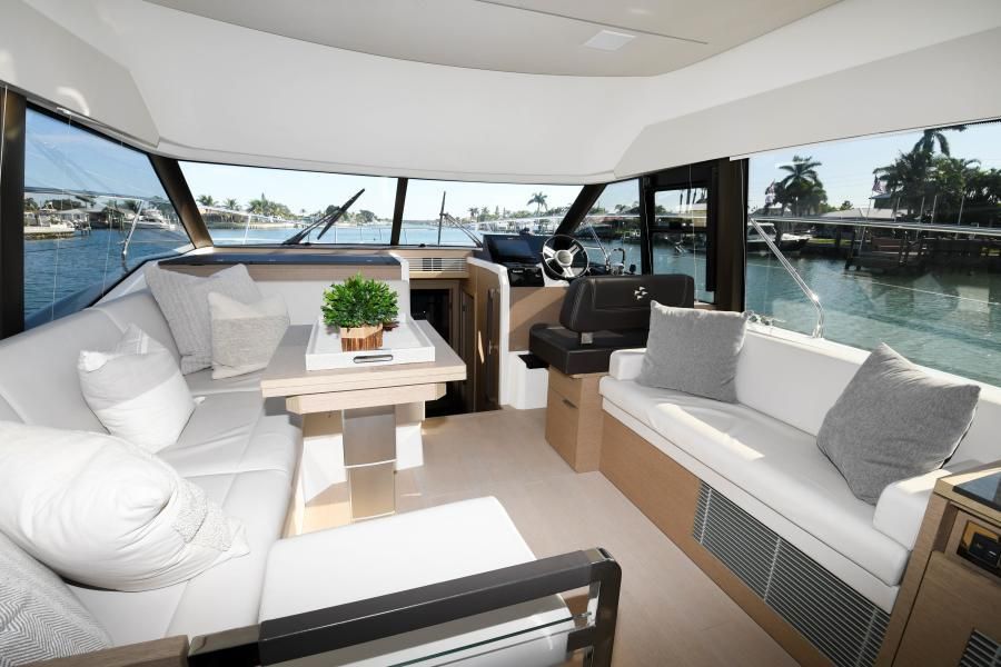 2021 Prestige 420 Flybridge