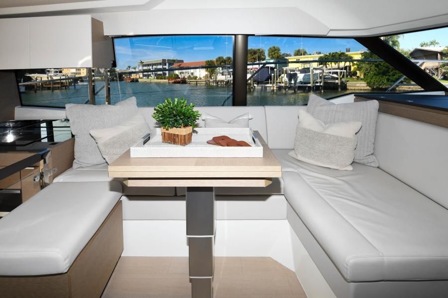 2021 Prestige 420 Flybridge