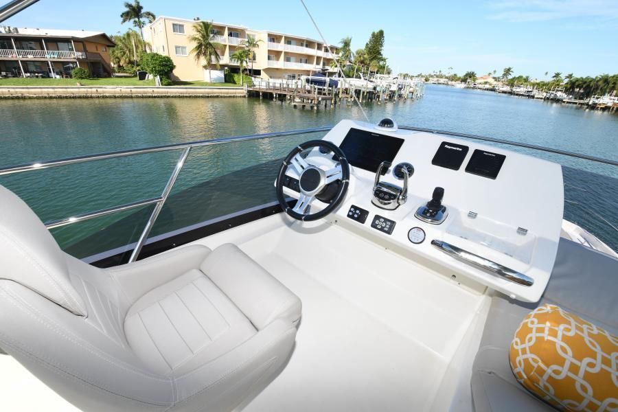 2021 Prestige 420 Flybridge