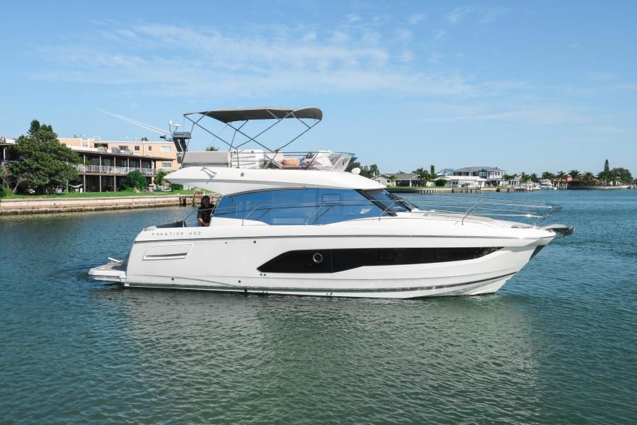 2021 Prestige 420 Flybridge