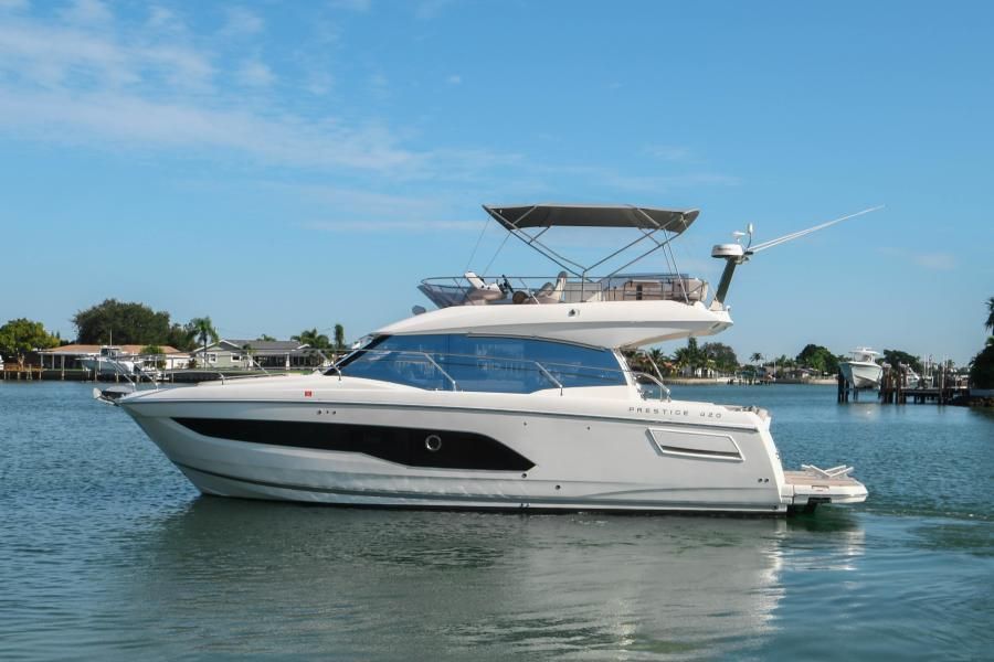 2021 Prestige 420 Flybridge