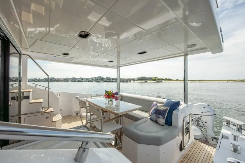 Dolce Vita Yacht Photos Pics 2023 Azimut 60 Fly - Image 20