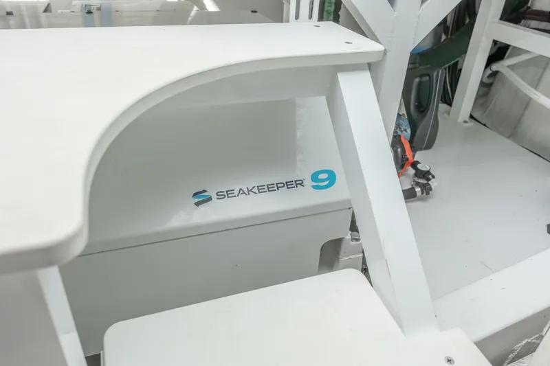 Dolce Vita Yacht Photos Pics 2023 Azimut 60 Fly - Image 86