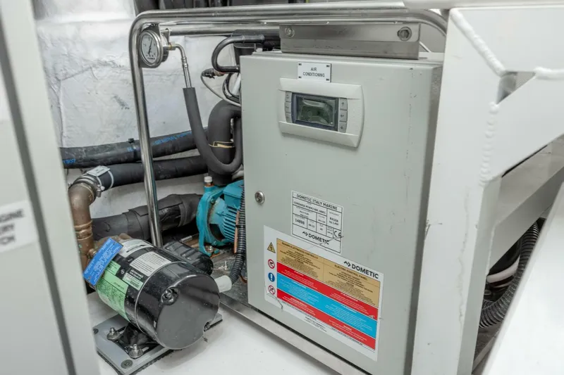 Dolce Vita Yacht Photos Pics 2023 Azimut 60 Fly - Image 87