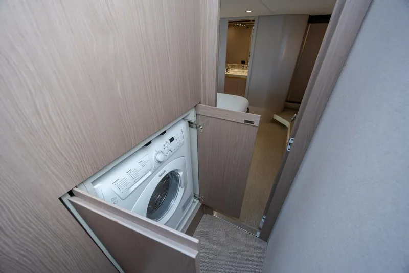 Dolce Vita Yacht Photos Pics 2023 Azimut 60 Fly - Image 47