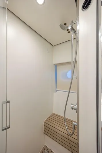 Dolce Vita Yacht Photos Pics 2023 Azimut 60 Fly - Image 54