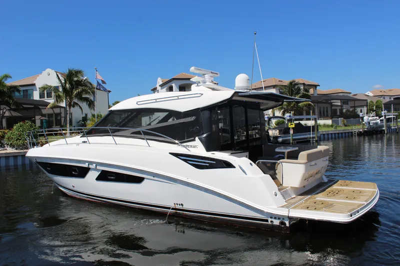 Lopez Cove II Yacht Photos Pics 
