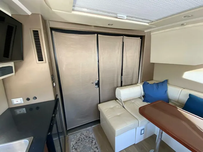 Mabe's Kid Yacht Photos Pics 2017 Carver C37 Coupe Diesel - Image 26