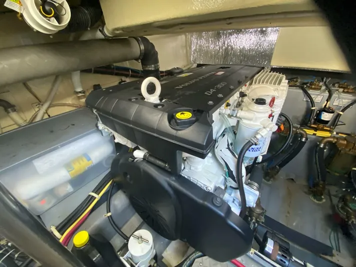 Mabe's Kid Yacht Photos Pics 2017 Carver C37 Coupe Diesel - Image 60