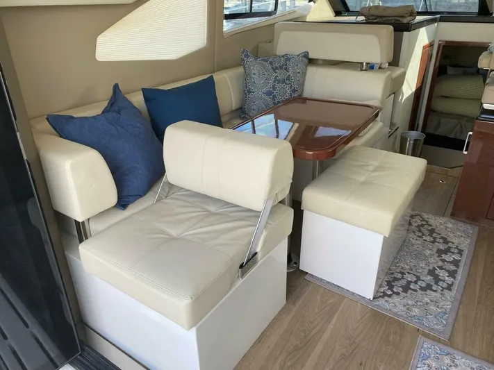 Mabe's Kid Yacht Photos Pics 2017 Carver C37 Coupe Diesel - Image 18