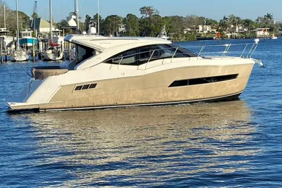 2017 Carver C37 Coupe Diesel