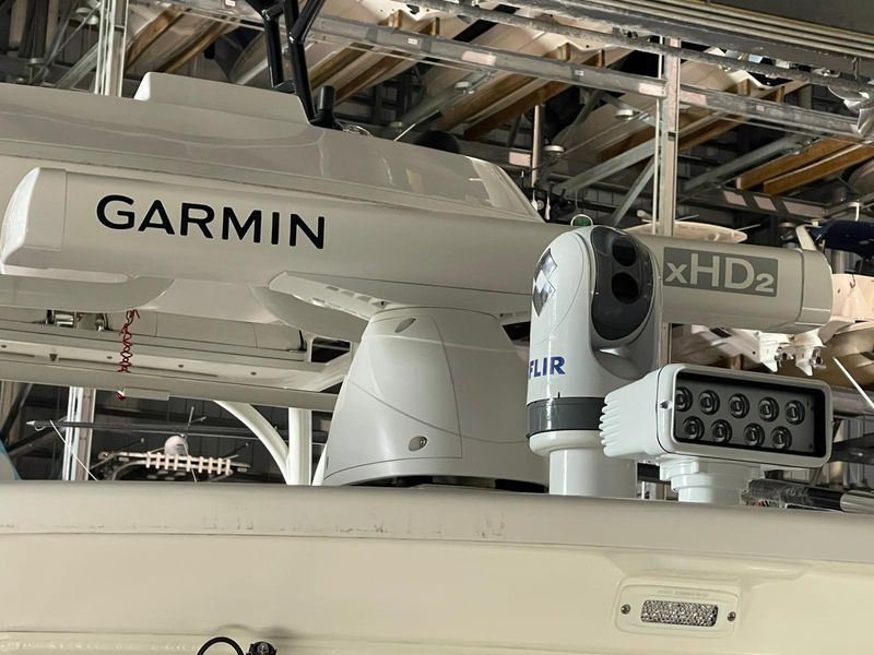2017 Everglades 435 Center Console