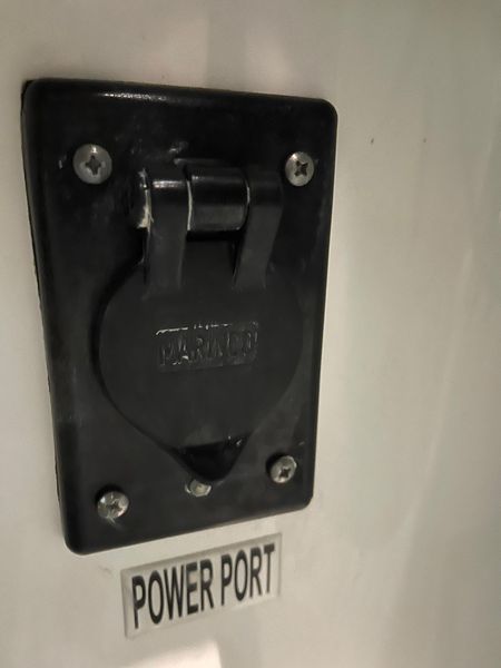 2017 Everglades 435 Center Console