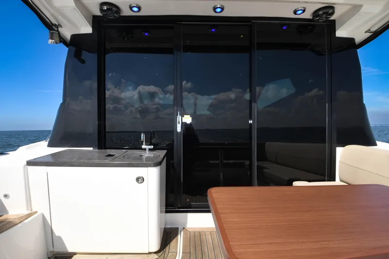 Lopez Cove II Yacht Photos Pics 