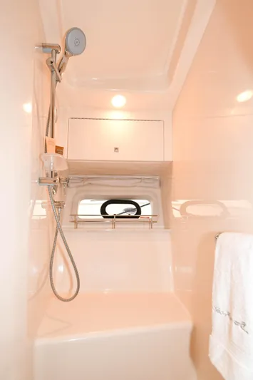 Lopez Cove II Yacht Photos Pics 