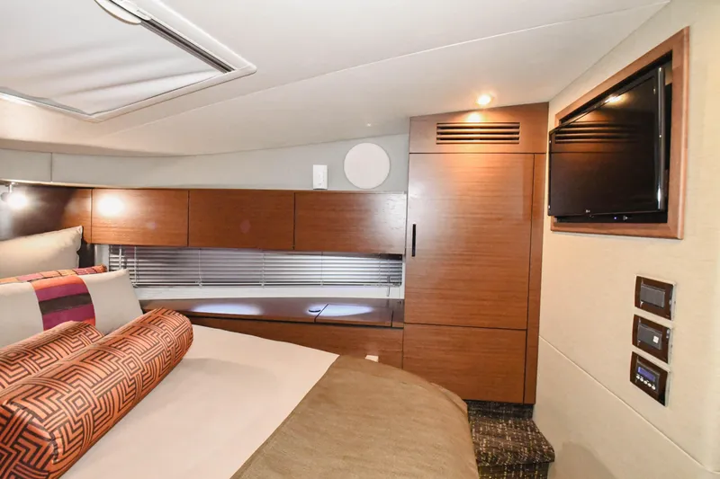 Lopez Cove II Yacht Photos Pics 