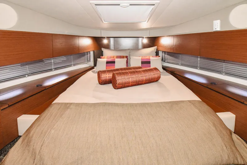 Lopez Cove II Yacht Photos Pics 