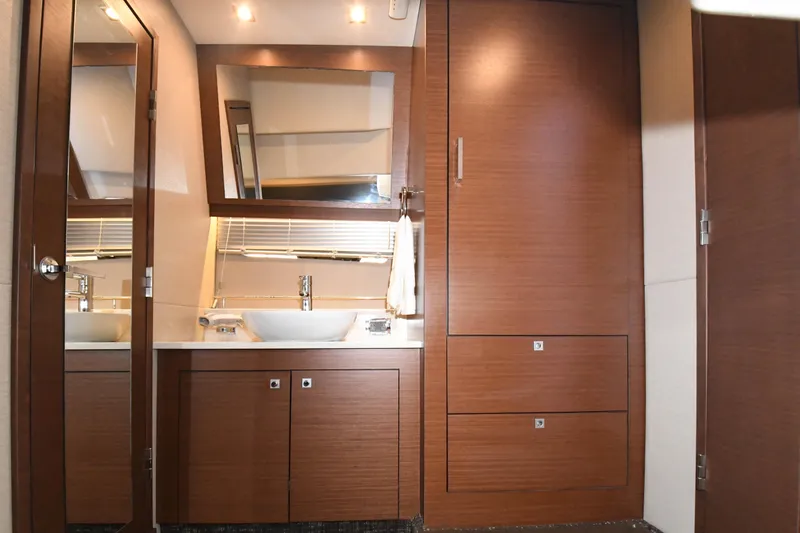 Lopez Cove II Yacht Photos Pics 