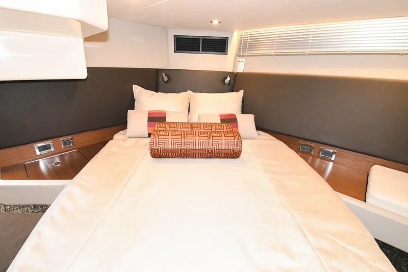 Lopez Cove II Yacht Photos Pics 