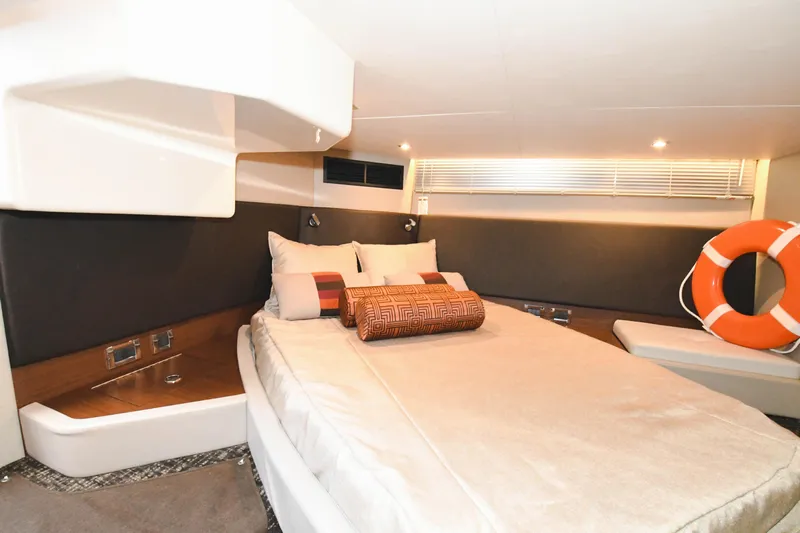 Lopez Cove II Yacht Photos Pics 