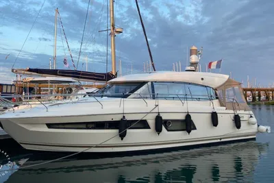 2017 Prestige 450 S