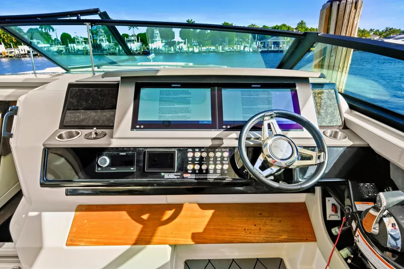 Sensei I Yacht Photos Pics Helm of 2021 Sea Ray SLX 400 with dual screens and modern controls.
