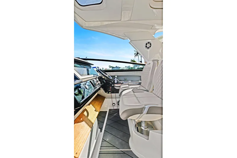 Sensei I Yacht Photos Pics 2021 Sea Ray SLX 400 helm with luxurious seating and modern controls.