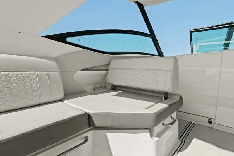  Yacht Photos Pics 2022 Sea Ray 320 Sundancer - Image 18