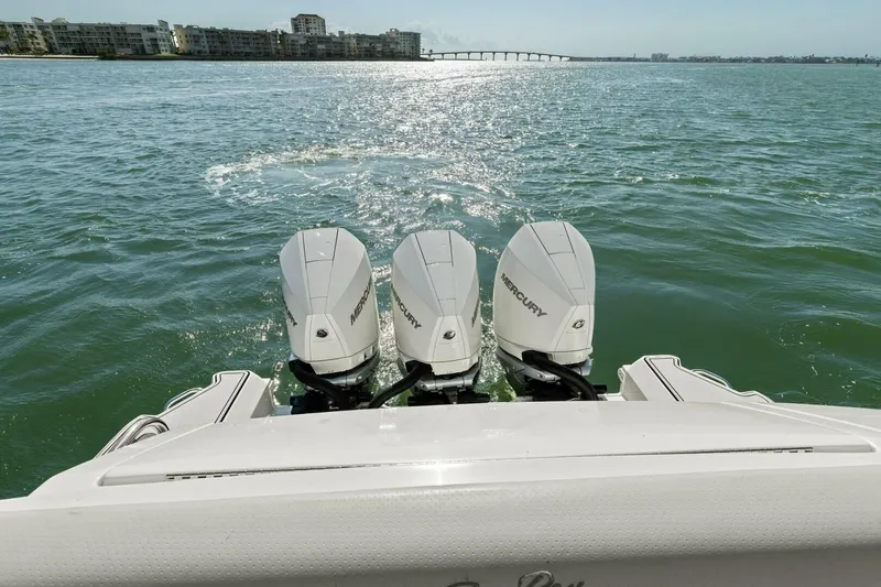  Yacht Photos Pics 2022 Sea Ray 320 Sundancer - Image 15