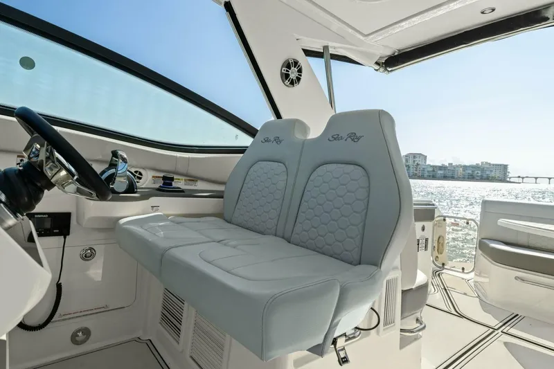  Yacht Photos Pics 2022 Sea Ray 320 Sundancer - Image 21