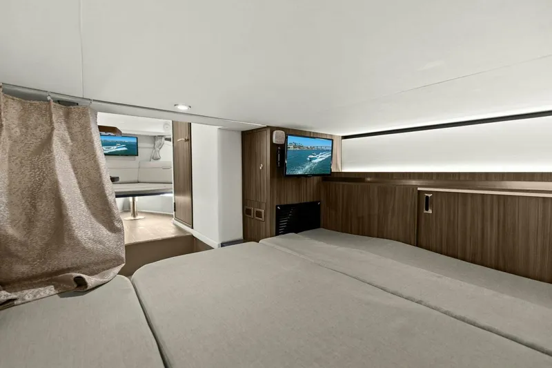  Yacht Photos Pics 2022 Sea Ray 320 Sundancer - Image 32