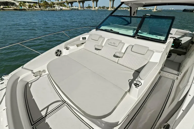  Yacht Photos Pics 2022 Sea Ray 320 Sundancer - Image 5