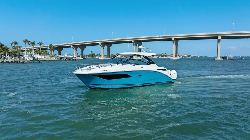  Yacht Photos Pics 2022 Sea Ray 320 Sundancer - Image 10
